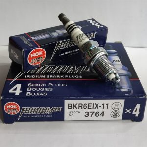 شمع موتور پایه کوتاه سوزنی NGK کد BKR6EIX-11 3764 بسته 4 عددی مناسب برای پژو 405